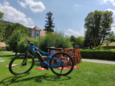 JZ Polhograjska graščina